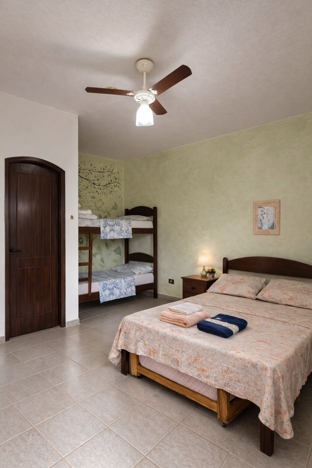 Quarto quádruplo conforto | Roupa de cama