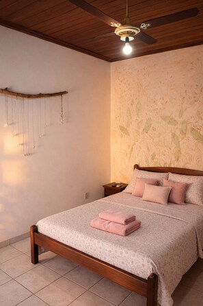 Comfort Double Room | Bed sheets - Pousada Atelier Aly da Costa (Iguape)