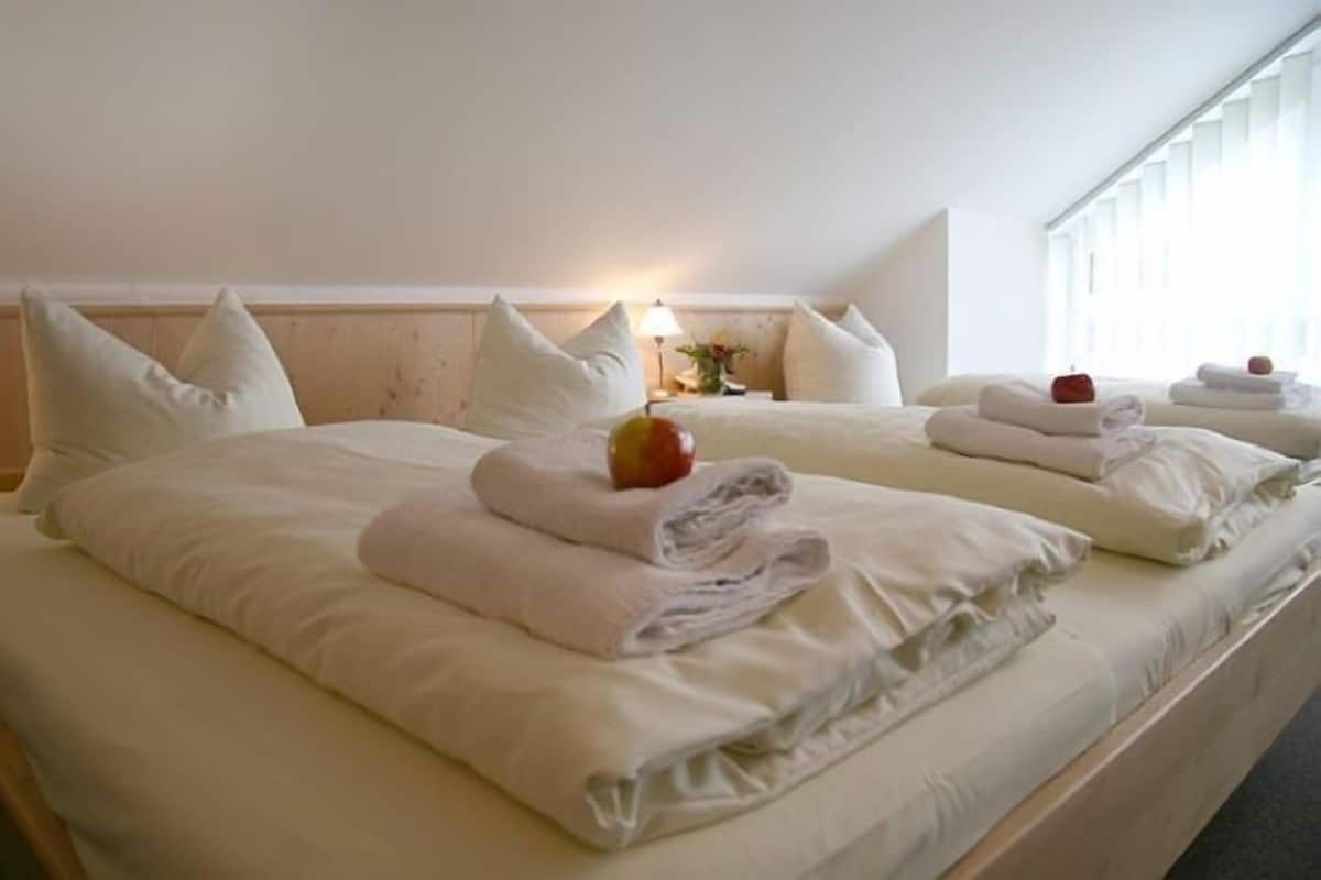 Double Room | Desk, free cots/infant beds, rollaway beds, free WiFi