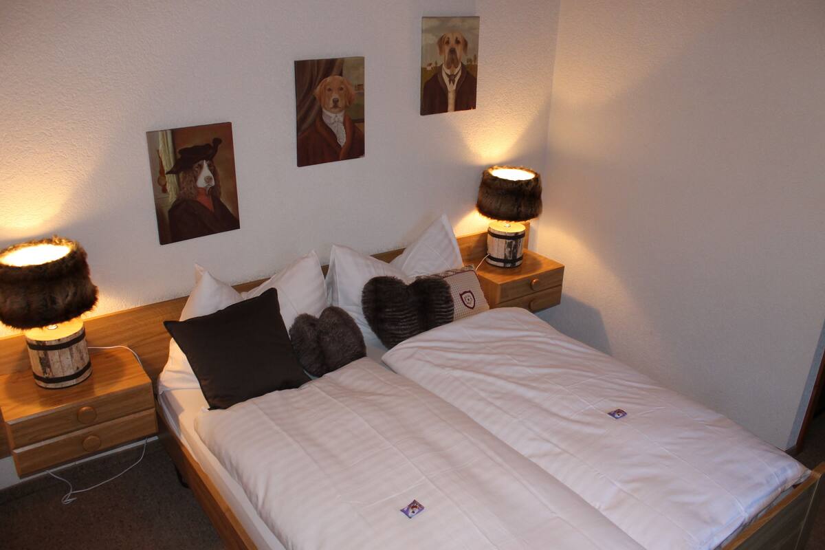 Economy Double Room | Desk, bed sheets