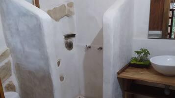 Family Cottage | Bathroom | Rainfall showerhead, free toiletries, towels, soap