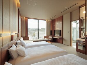 Private Spa Triple, Non Smoking | Blackout curtains, free WiFi, bed sheets