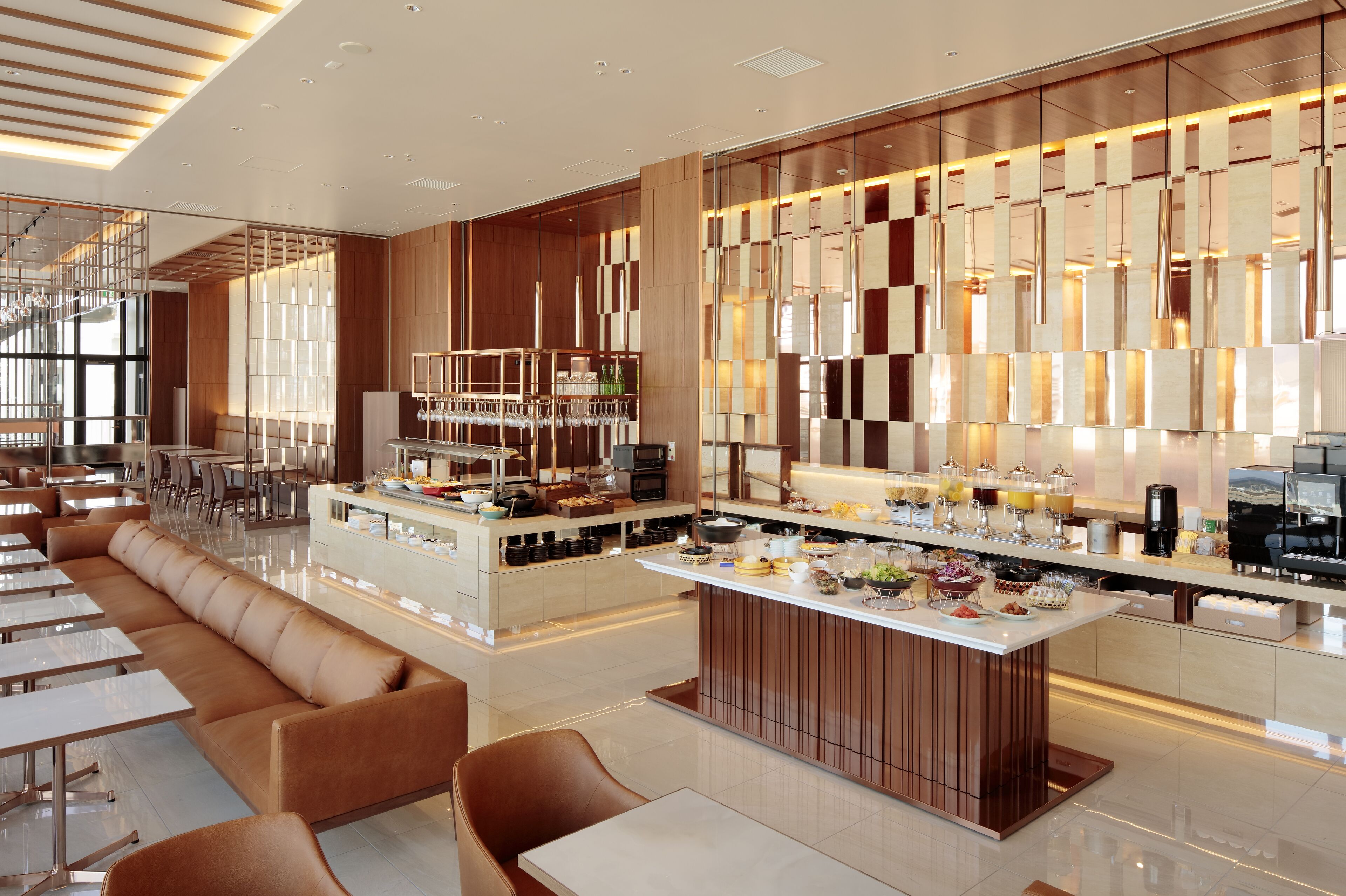 daily buffet breakfast (jpy 2530 per person)