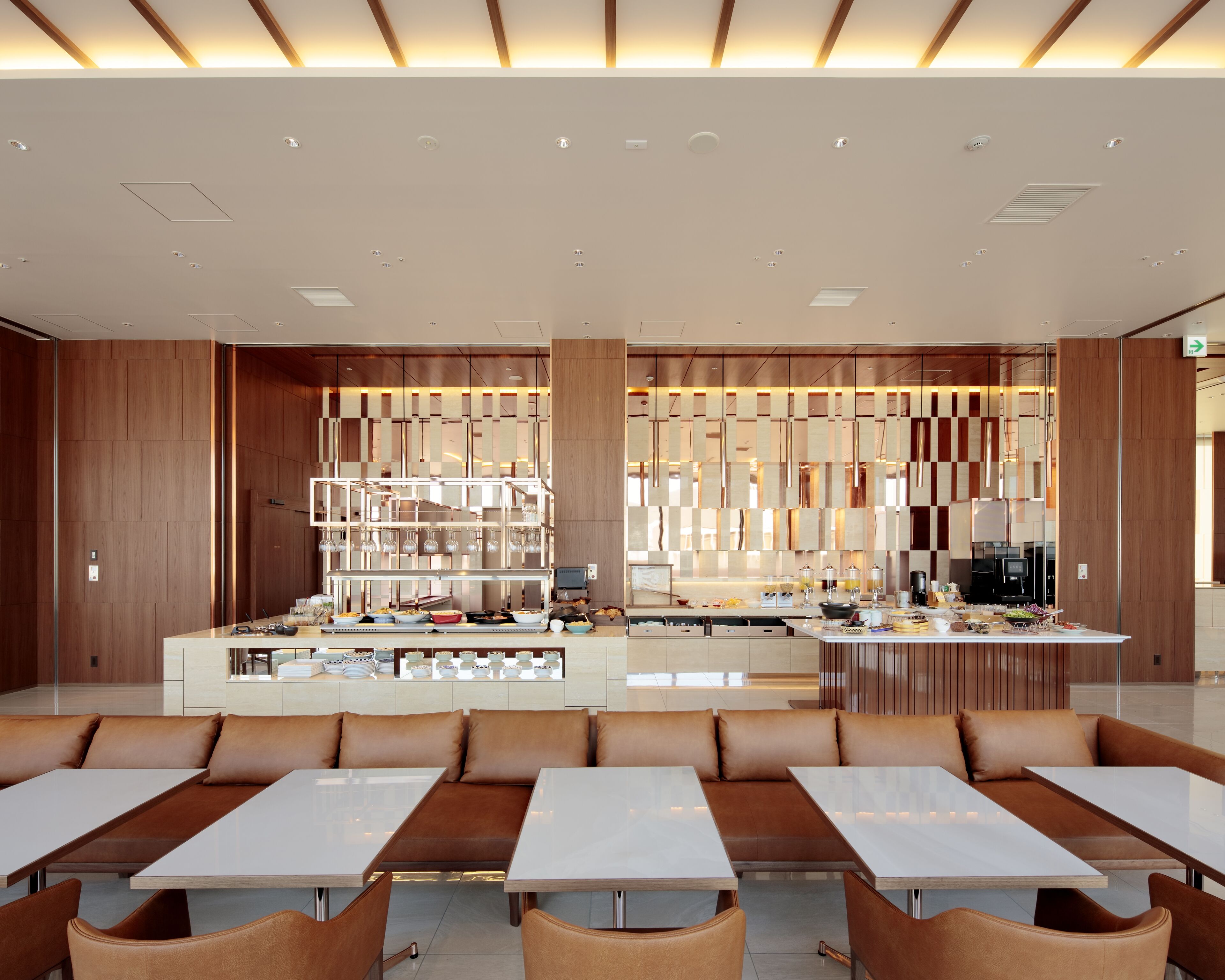 daily buffet breakfast (jpy 2530 per person)