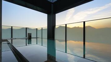 Experience the serene atmosphere of our open-plan area with unobstructed views of the surrounding landscape.