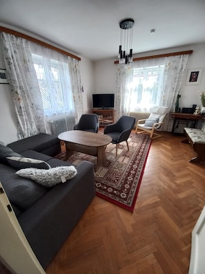 Flat-screen TV, fireplace