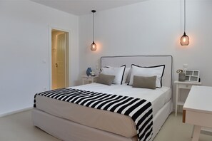 Honeymoon Villa, Hot Tub | In-room safe, desk, soundproofing, iron/ironing board