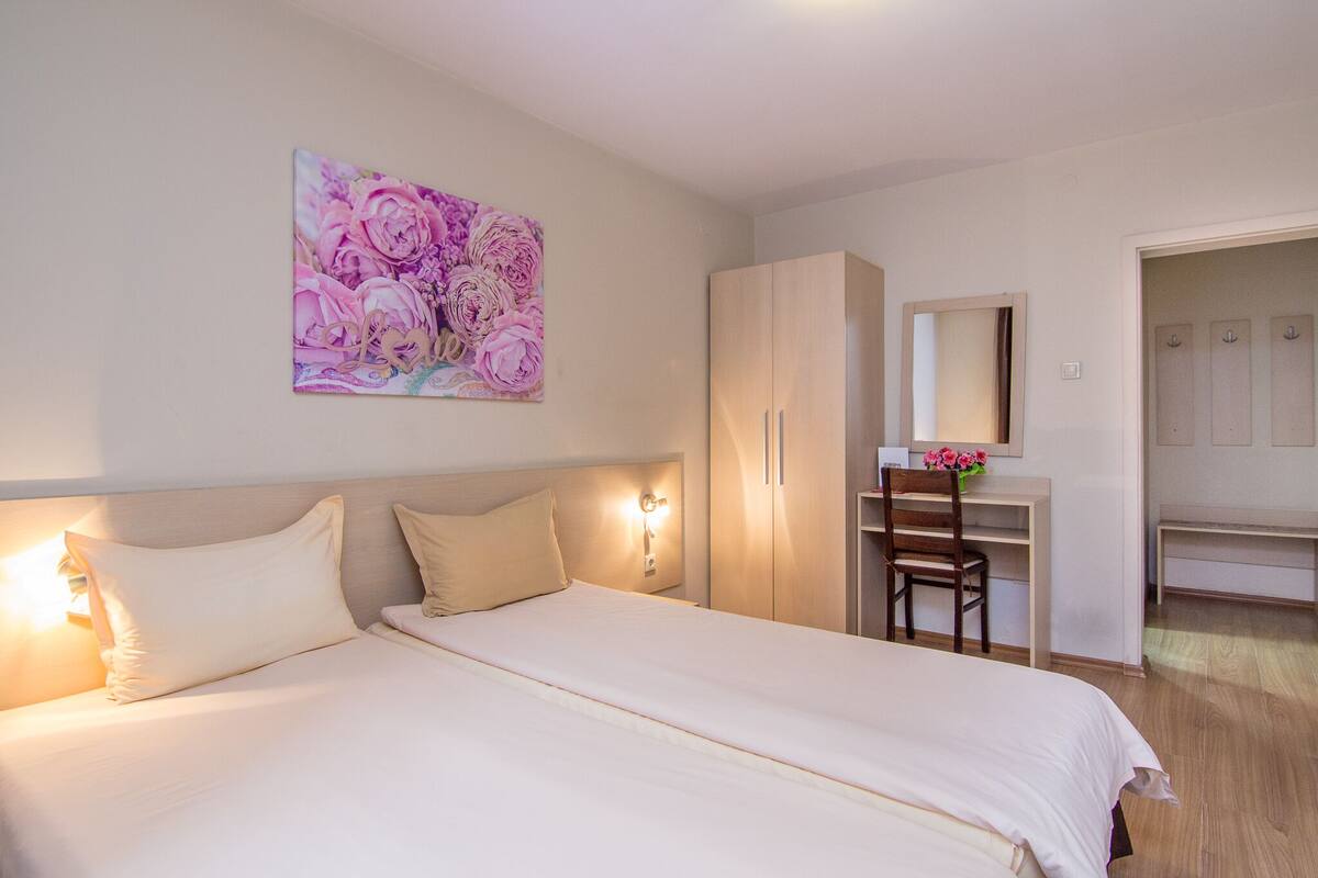 1 bedroom, free WiFi, bed sheets