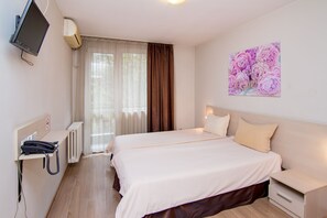 Double Room | Free WiFi, bed sheets - Family Hotel Madrid (Sofia)
