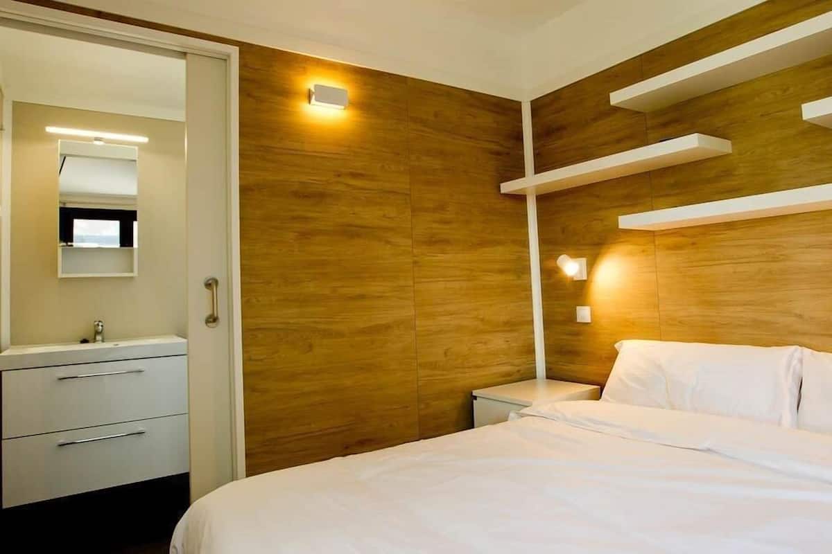 Mobile Home, 2 Bedrooms, 2 Bathrooms | Down duvets, free cots/infant beds, free WiFi, bed sheets