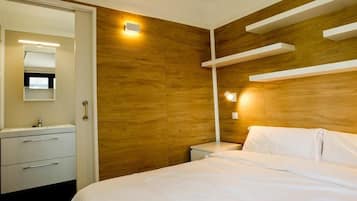 Mobile Home, 2 Bedrooms, 2 Bathrooms | Down comforters, free cribs/infant beds, free WiFi, bed sheets