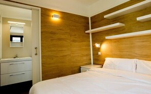 Casa móvil, 2 habitaciones, 2 baños | Edredones de plumas, cunas gratuitas, wifi gratis y ropa de cama