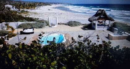 THE ULTIMATE LUXURY BOTANICAL FAMILY ESTATE VERY LARGE 3,480 SQFT ON THE BEACH!!