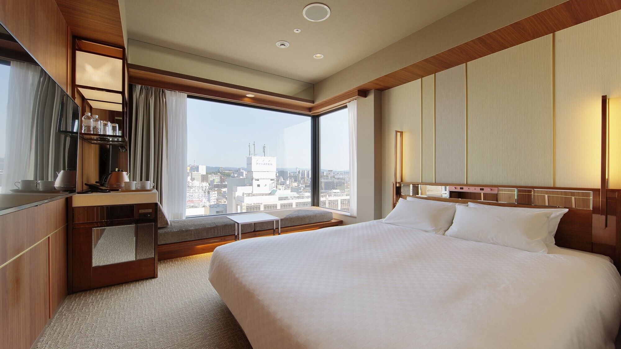 Quartos à prova de som, Wi-Fi de cortesia, roupa de cama