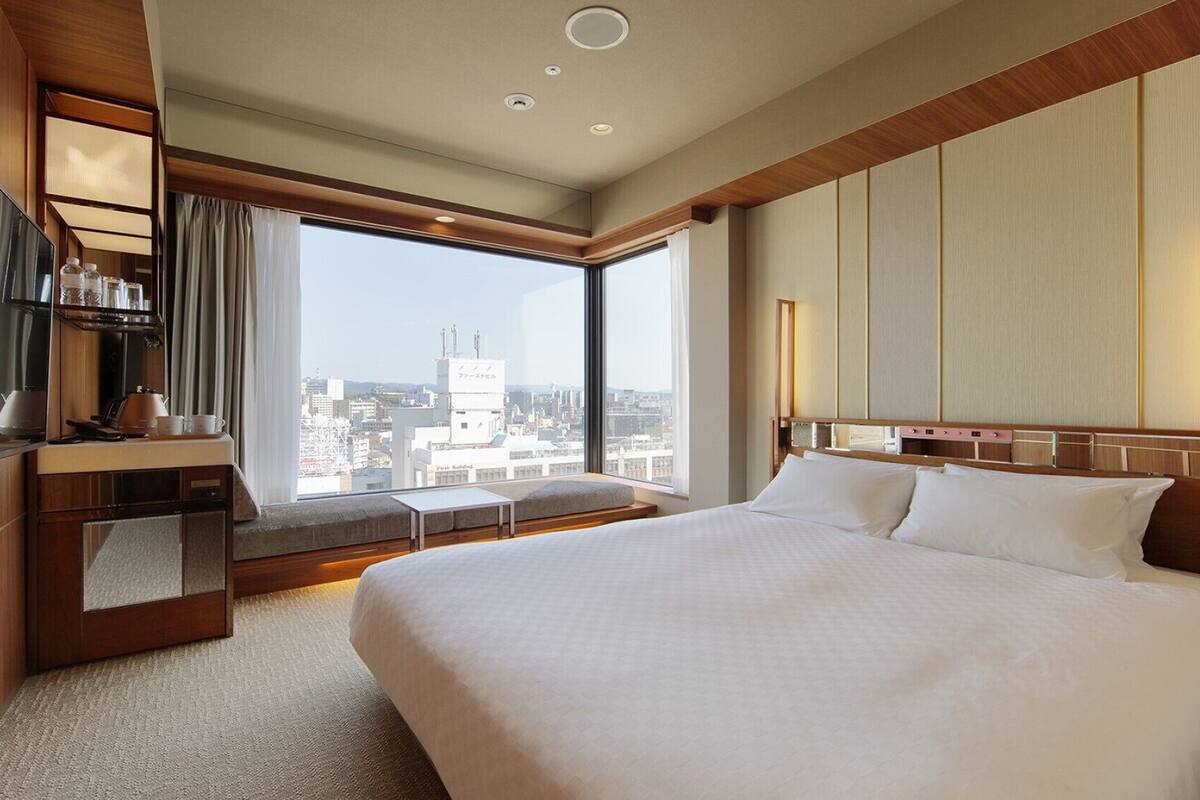 Quartos à prova de som, Wi-Fi de cortesia, roupa de cama