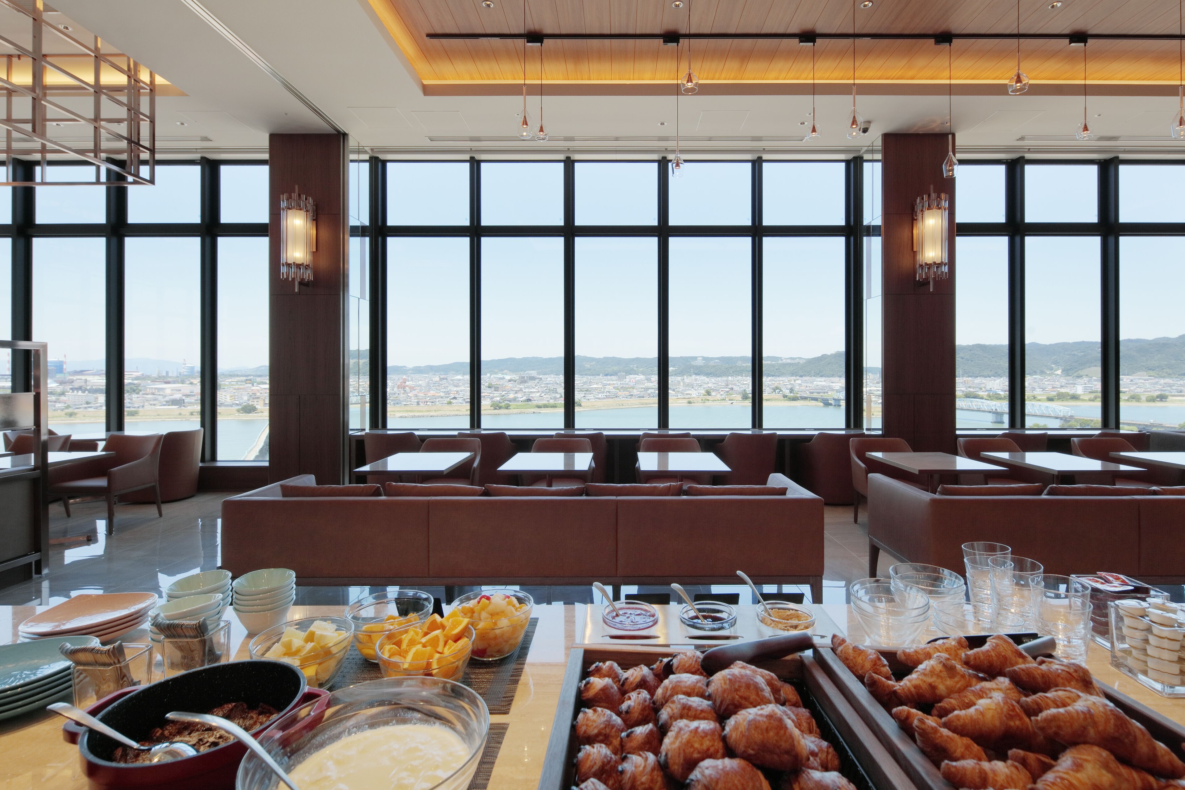 daily buffet breakfast (jpy 2200 per person)