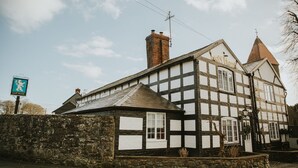 Front of property - The Lion Hotel & Restaurant Berriew (Welshpool)