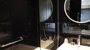 Superior Double Room (Void) | Bathroom | Shower, hair dryer, towels