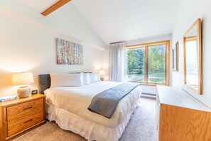 3 bedrooms, travel crib, free WiFi, bed sheets - Keystone Condo w/ Private Balcony w/ Mountain Views, Shuttle Nearby! (Keystone)