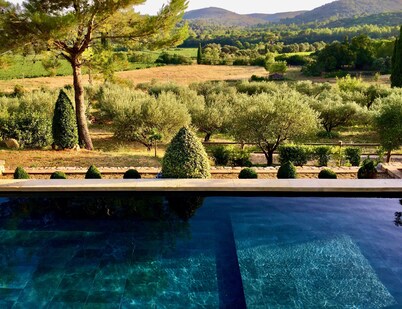 Spacious Mediterranean Bastide in a green setting. Pool & Spa