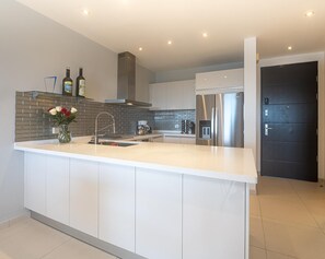 Fridge, microwave, oven, stovetop - K & E Lemon Drop Cove (Cupecoy)