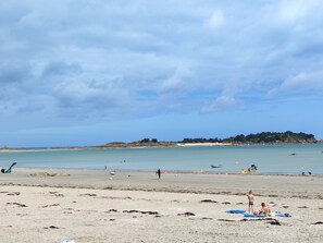 Beach - Large family home near the beach  (Saint Lormel)