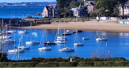 Large family home near the beach