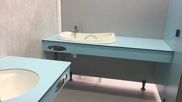 Bilik mandi berkongsi