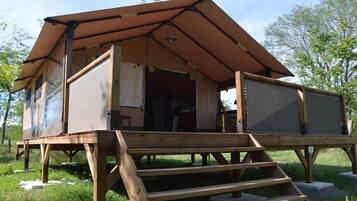 Individually decorated, individually furnished, free cots/infant beds