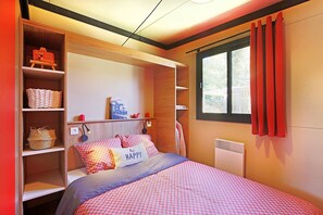 Chalet (Noumea) | Individually decorated, individually furnished, free cribs/infant beds - Camping Le Mas des Chenes (Lezan)