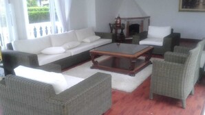 Lobby sitting area - Hotel Casa Blanca Sutamarchan (Sutamarchán)