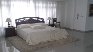 Double Room, 1 King Bed | Iron/ironing board (on request), free WiFi - Hotel Casa Blanca Sutamarchan (Sutamarchán)