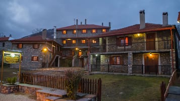 Fassade der Unterkunft – Abend/Nacht