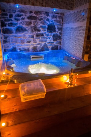 Indoor spa tub - Exohiko Palaios Agios Athanasios (Edessa)