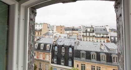 Bright Studio Next To The Champs Elysees