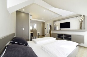 Studio (Dream) | Living area | Flat-screen TV