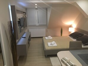 Studio (Dream) | Blackout drapes, iron/ironing board, free cribs/infant beds, free WiFi