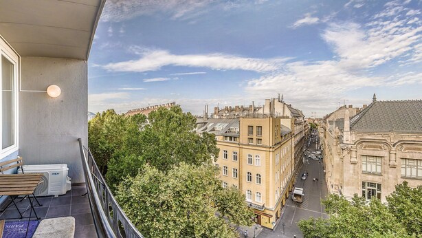 Exterior - Amazing 2bdrm Home @ Music Academy with Balcony (Budapest)