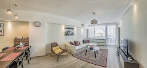 Interior - Amazing 2bdrm Home @ Music Academy with Balcony (Budapest)