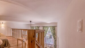 Interior - Friendly Vivid Home On Akácfa Street (Budapest)