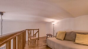 Interior - Friendly Vivid Home On Akácfa Street (Budapest)