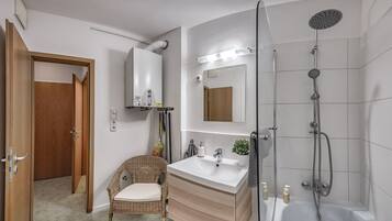 Apartment | Bathroom | Towels