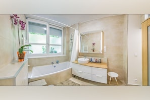 Bathroom - Exquisite Panorama Suite At Basilica (Budapest)