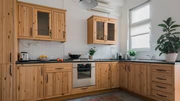 Apartment | Private kitchen | Toaster, freezer