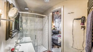 Unclassified image, 3 of 10, button - Vibrant Luxury Apartment In The Heart Of The City (Budapest)
