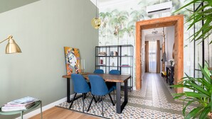 Leilighet – deluxe | Spiseområde på rommet