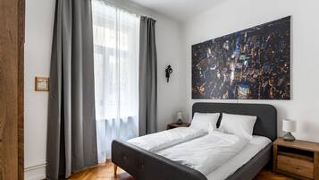 Apartment | 3 bedrooms, laptop workspace, free WiFi, bed sheets