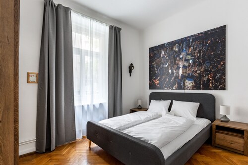 Your 3bdrm Apartment Close To The Buda Castle