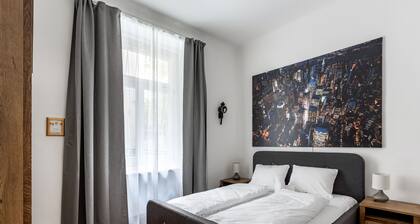 Your 3bdrm Apartment Close To The Buda Castle