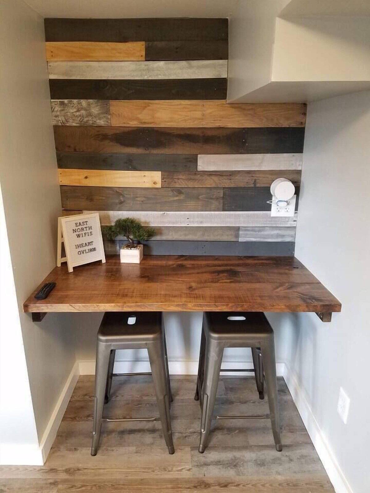 11 Cozy Corner Apartment-couples or solo trvlers